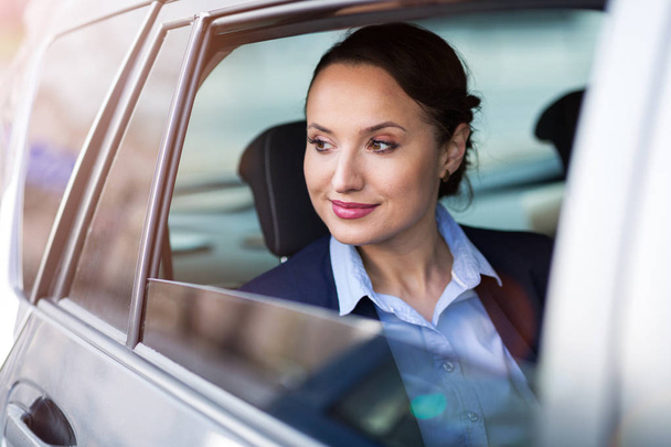 Young Businesswoman In A Taxi - Foto, Bild