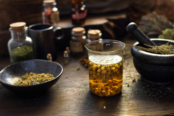 An infusion of chamomile flowers, herbal tea - Фото, изображение