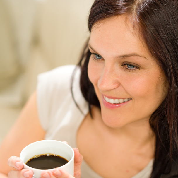 Close up woman holding cup of coffee - Φωτογραφία, εικόνα