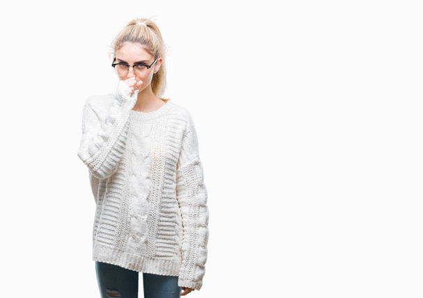 Young beautiful blonde woman wearing glasses over isolated background feeling unwell and coughing as symptom for cold or bronchitis. Healthcare concept. - Foto, afbeelding
