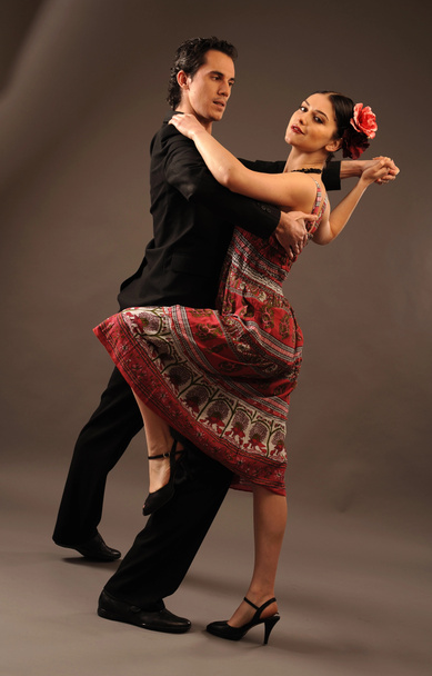 Paar tanzt einen lateinischen Tanz - Foto, Bild