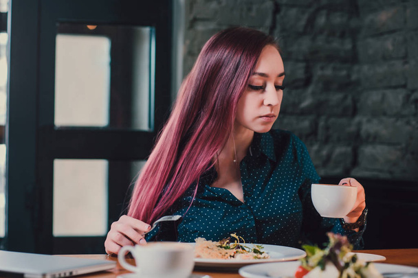 Alone woman in cafe, sad beautiful girl. Attractive bored woman in restaurant. - 写真・画像