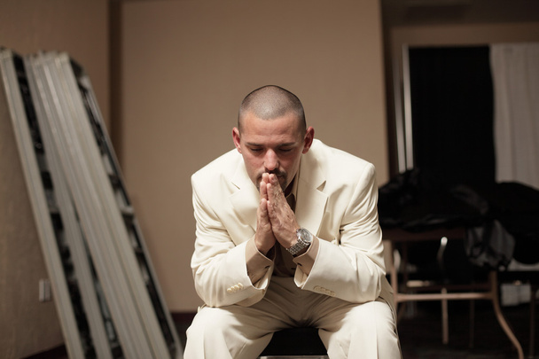 Groom praying before the wedding - Zdjęcie, obraz