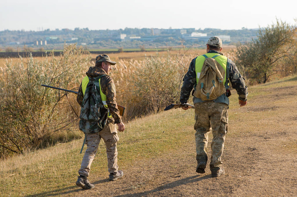 Male hunters with shotgun hunting outdoors - Fotografie, Obrázek