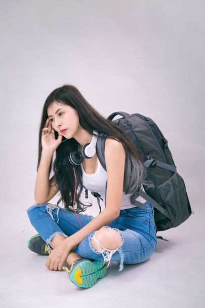 Traveler woman with backpack - Фото, зображення
