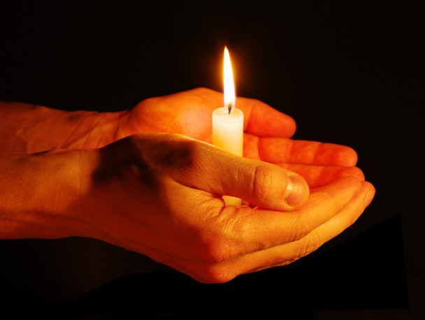 svíčka v ruce - Fotografie, Obrázek