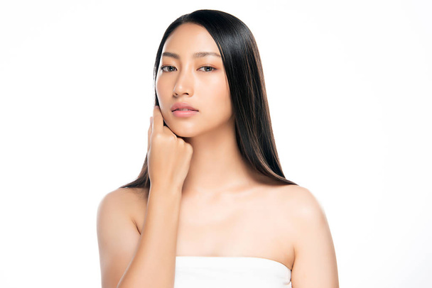 きれいな新鮮な肌を持つ美しい若いアジアの女性 - 写真・画像