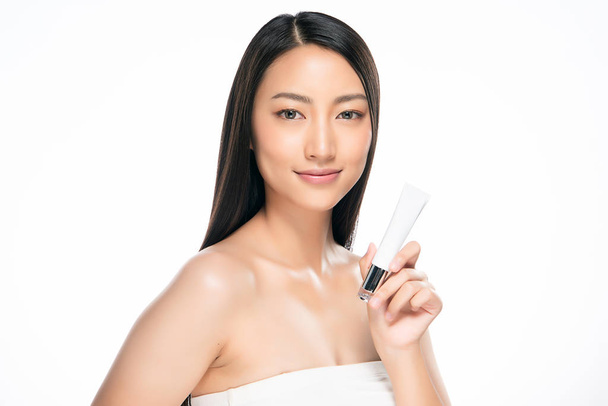 Bella giovane donna asiatica con pelle fresca e pulita - Foto, immagini