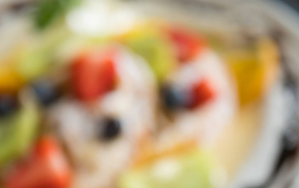 Unschärfe Stil Erdbeer Kiwi Blaubeere fruchtige Waffel Dessert Hintergrund für Design 2 - Foto, Bild