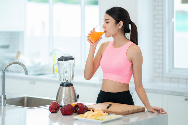 Asian lady drink a mixed fruit for healthy - Foto, Imagem