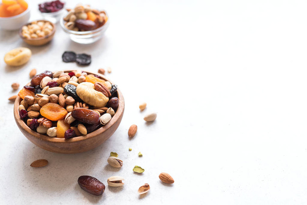 Mixed nuts and dried fruits - Zdjęcie, obraz