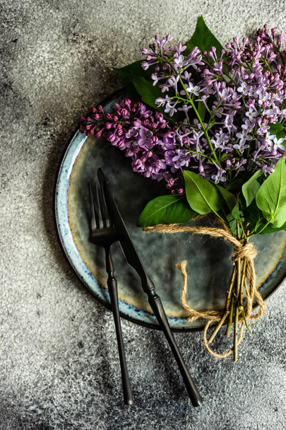 Spring table setting with lilac - Foto, immagini