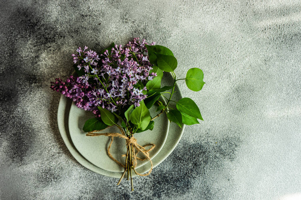 Spring table setting with lilac - Foto, Imagen