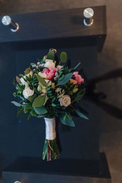 wedding bouquet and wedding decoration, flowers and wedding floral arrangements - Foto, Imagem
