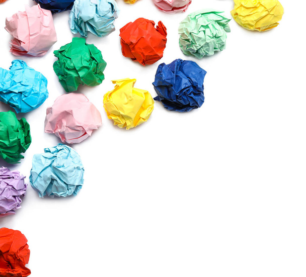 Quadro feito de bolas de papel coloridas no fundo branco, vista superior. Espaço para texto
 - Foto, Imagem