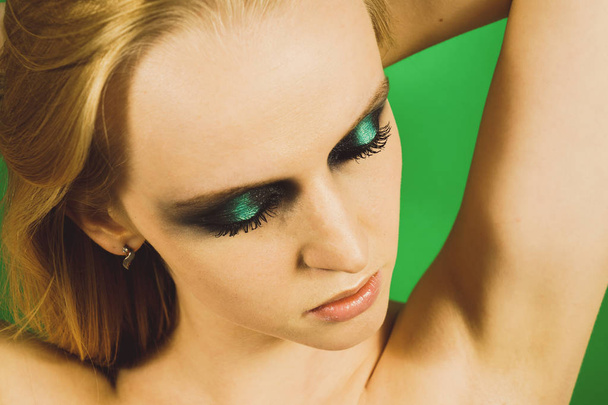 Makeup with green shadows - Foto, Imagen