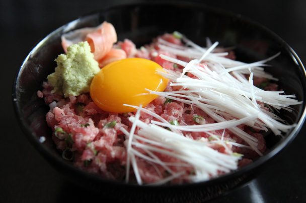 Don tonhal, Japán élelmiszer, nyers tonhallal a rizs - Fotó, kép