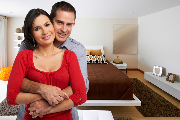 Joven pareja feliz en el dormitorio
 - Foto, Imagen