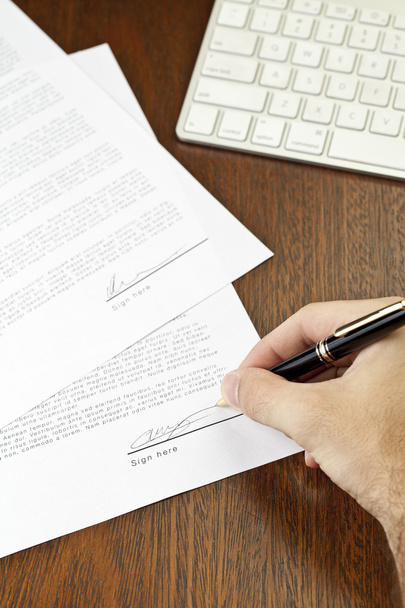 Signing Contract - Фото, изображение