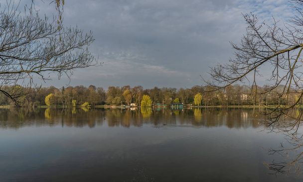 Spring sunny morning near Schwanenteich pond in Zwickau city - Foto, Imagem