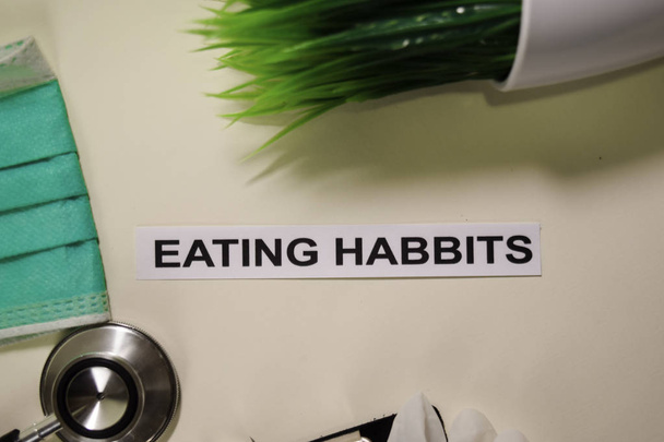 Mangiare Habbits con ispirazione e assistenza sanitaria / concetto medico su sfondo scrivania
 - Foto, immagini
