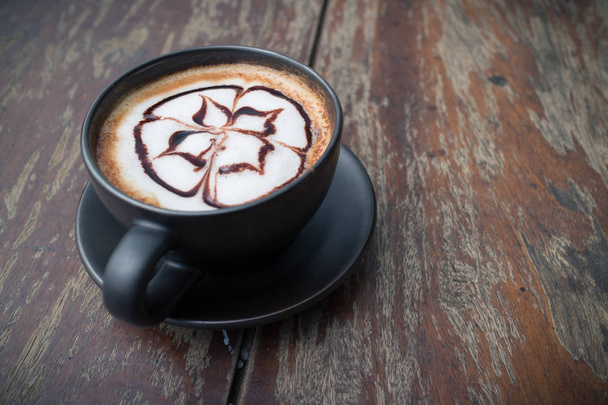 café caliente con espuma arte de la leche. Una taza de café negro. Café caliente i
 - Foto, imagen