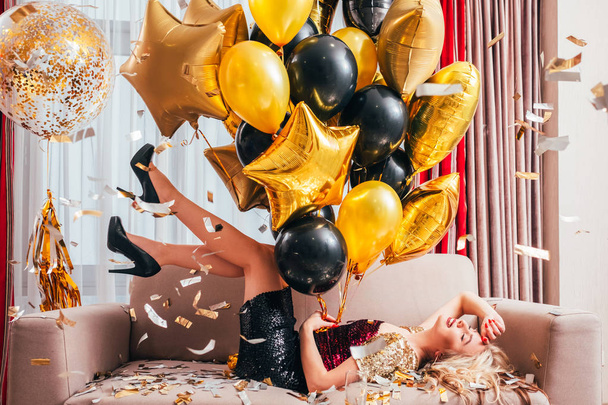 festive occasion amused blonde girl balloons - Foto, afbeelding