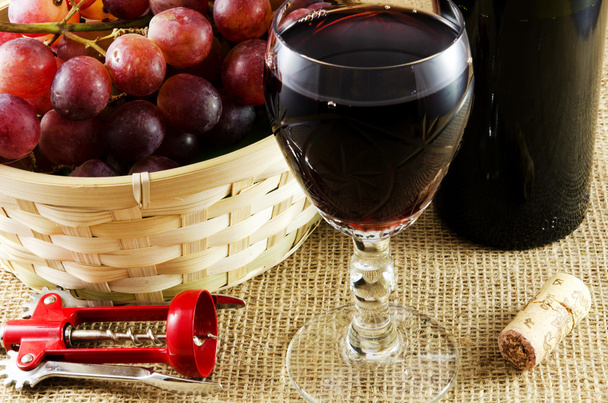 Vinho tinto e uvas - Foto, Imagem