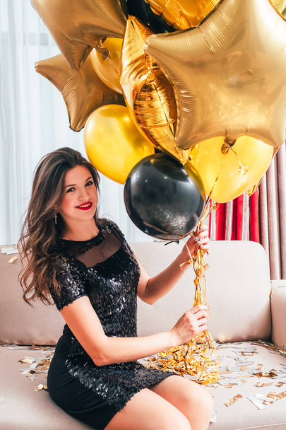 special occasion happy brunette girl balloons - Foto, imagen