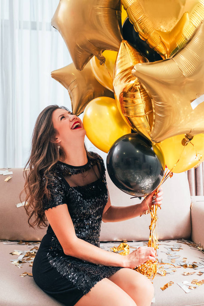 special day amused laughing brunette girl balloons - Foto, Bild