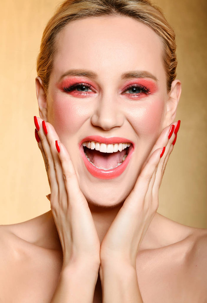 beautiful girl portrait with coral color makeup - Φωτογραφία, εικόνα