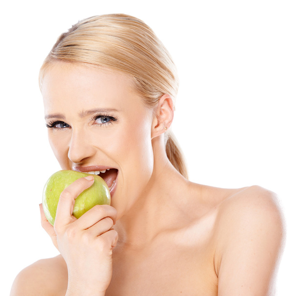 вид збоку білява жінка вона кусає яблуко
 - Фото, зображення