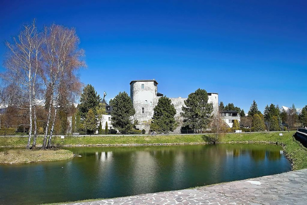 Grande Castelo - Castelo gótico e casa senhorial renascentista em Liptovsky Hradok, na Eslováquia
. - Foto, Imagem