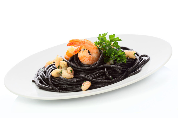 Black spaghetti with shrimps isolated on white - Foto, Imagem