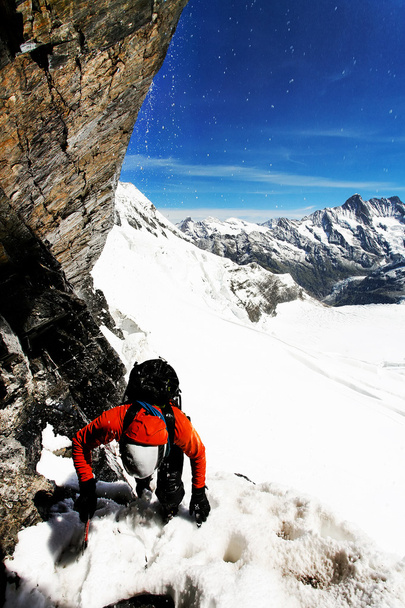 Alpinist kiipeämässä Eiger Peak, Sveitsi, Eurooppa
 - Valokuva, kuva