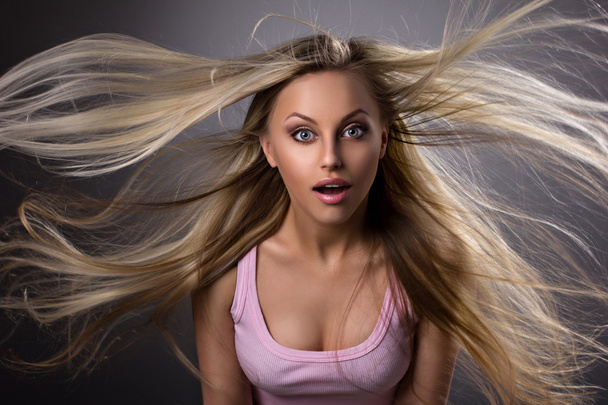 Amazed blond young woman - Valokuva, kuva