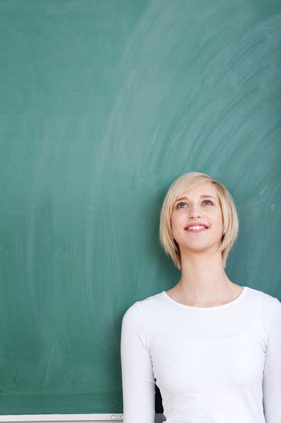 female student leaning on chalkboard - Foto, imagen