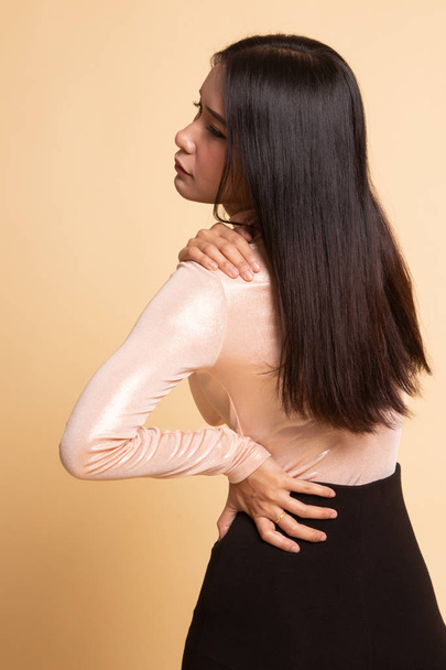Young Asian woman got back pain. - Fotoğraf, Görsel