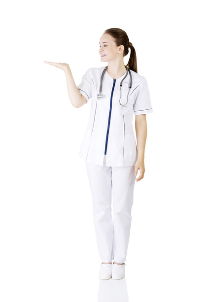 Medical doctor woman presenting and showing copy space - Foto, imagen