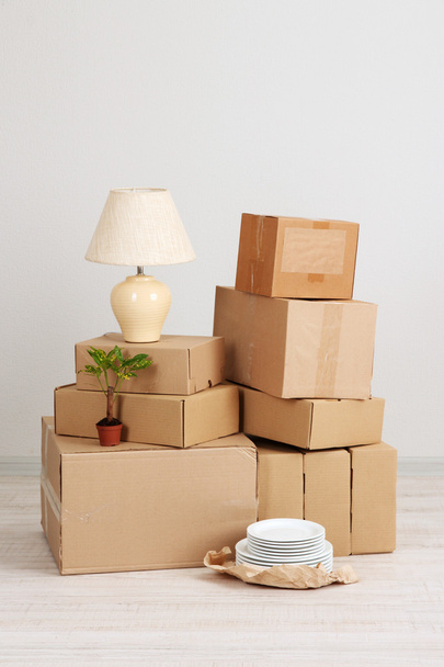 Moving boxes on the floor in empty room - 写真・画像