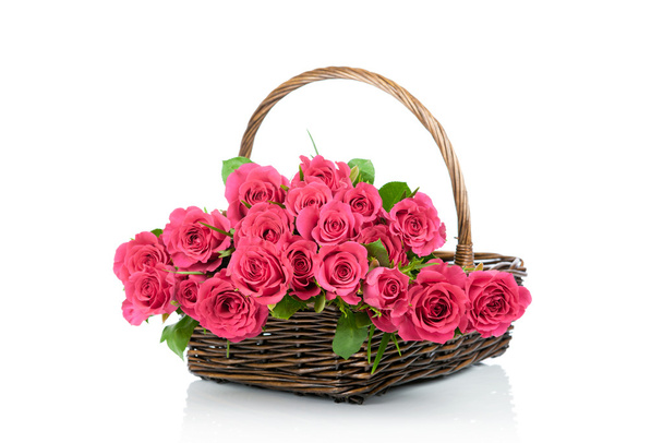 Pink roses in the basket - Fotografie, Obrázek