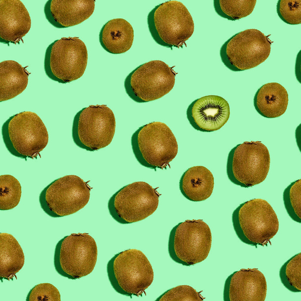 Un concepto único de kiwi fruta
 - Foto, Imagen