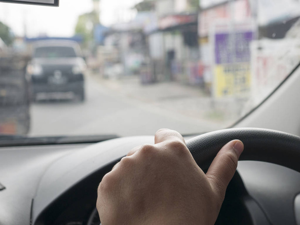 Κλείσιμο των χεριών έννοια αυτοκίνητο οδήγηση - Φωτογραφία, εικόνα