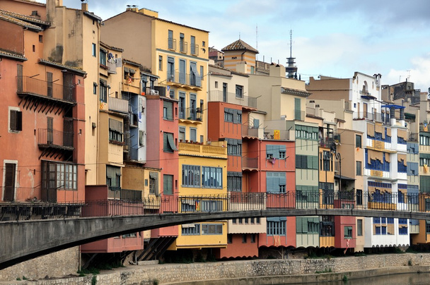 Casas coloridas de Girona, Espanha
 - Foto, Imagem