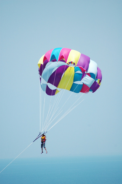 Paraquedas multicoloridos
 - Foto, Imagem