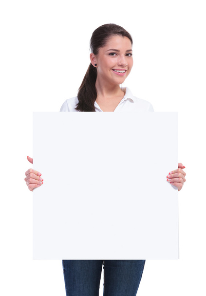dorywczo kobieta trzyma sztandar - Zdjęcie, obraz