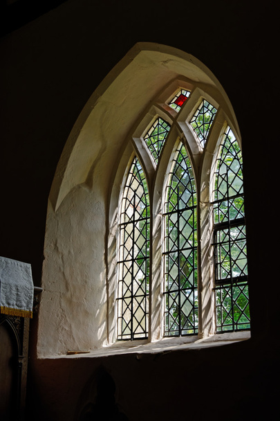 Середньовічними церковні вікна
 - Фото, зображення
