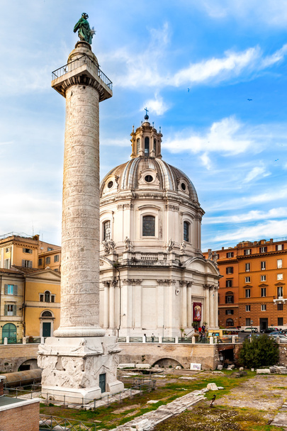 Trajan's Column And Santa Maria di Loreto Church - Foto, afbeelding