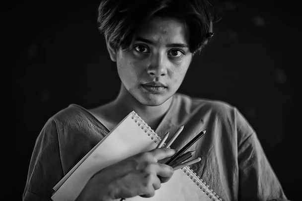 portrait girl artist / genre portrait of a poor girl, the concept of education, training, art. Art school, teen girl - Foto, Imagen