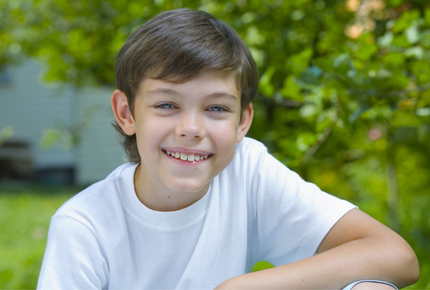 Portrait of happy smiling kid in summer environment - Fotoğraf, Görsel